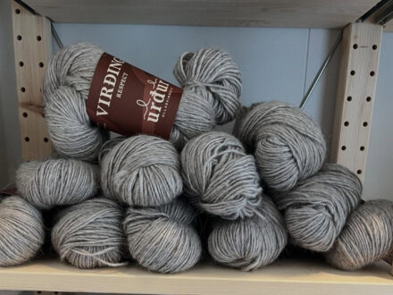 Icelandic wool yarn from Urður, featuring natural grey tones.