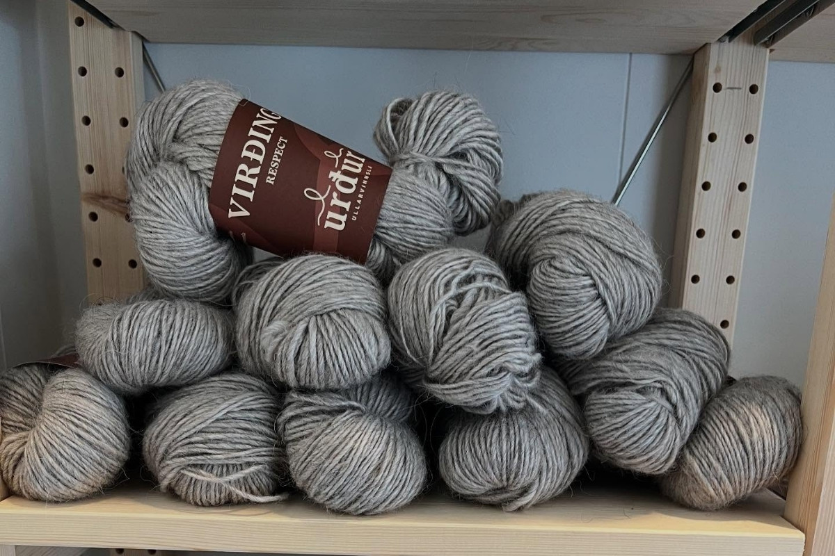 Icelandic wool yarn from Urður, featuring natural grey tones.
